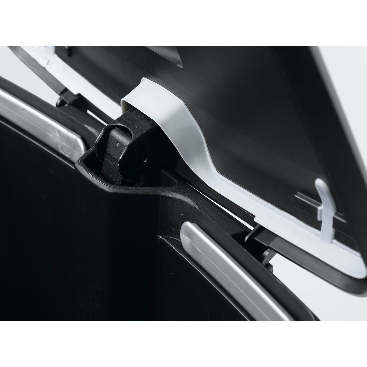 V3HB9BCDDC68D4B0295D57D53A3F105E36ER7393148P4