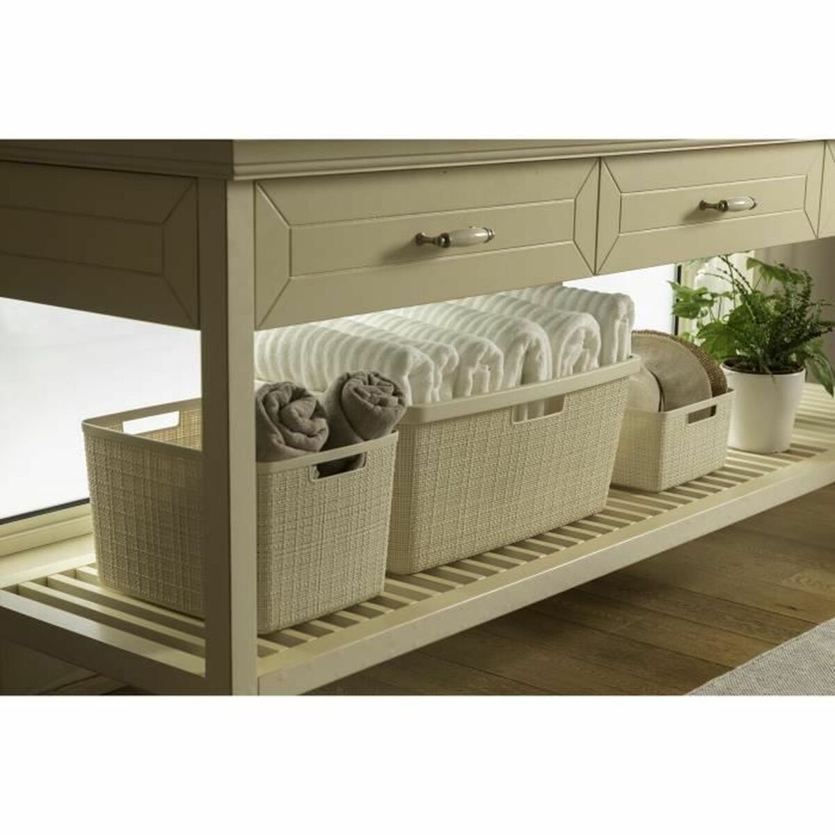 V4H4C24979CB37D3A7A5C6CE2EB543A3276R7055423P4