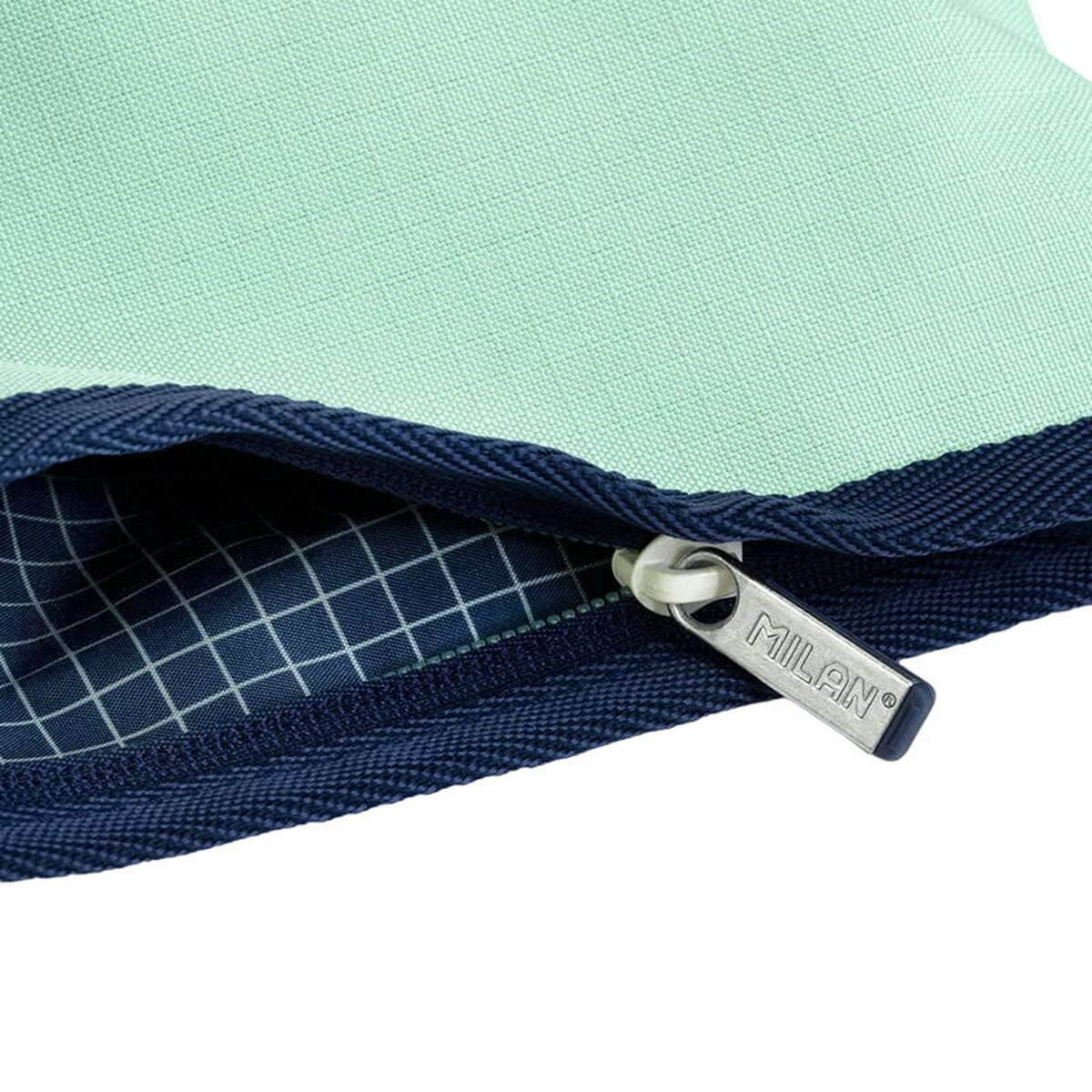 V8HD2BD326298BC987764FAA7641640F2A6R3347974P5